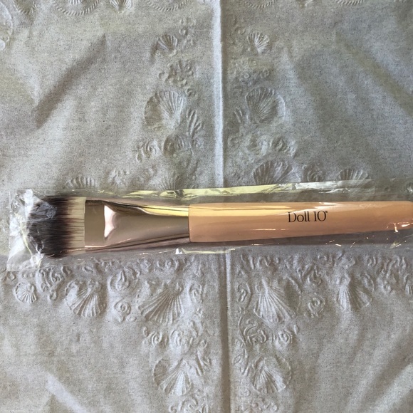 Doll 10 Smoothing Foundation Makeup Brush Size No. 16 - Picture 4 of 8